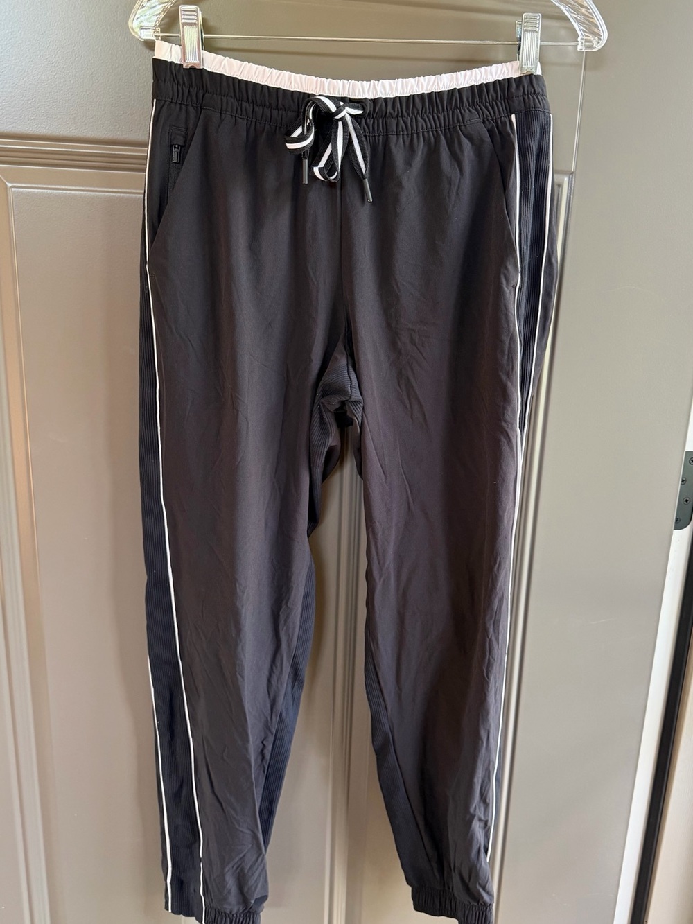 Athleta Drawstring Brooklyn Jogger, Black & White, Size 6